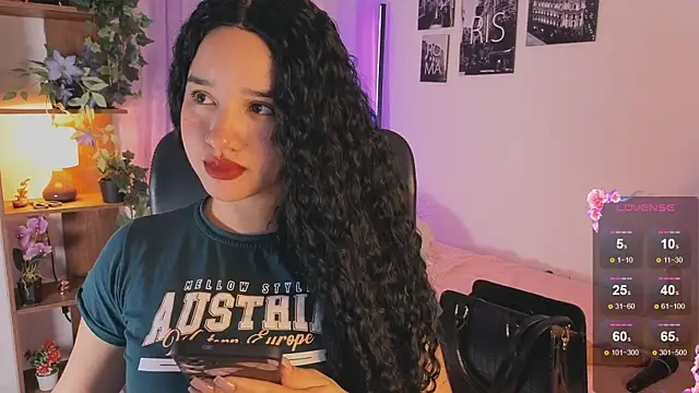 Snapshot of emilyrouxe chatting on October 4, 2025, 2:26 pm emilyrouxe online show from October 4, 2025, 2:26 pm