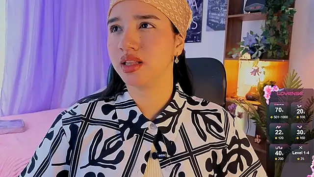 Snapshot of emilyrouxe chatting on October 13, 2025, 3:56 pm emilyrouxe online show from October 13, 2025, 3:56 pm