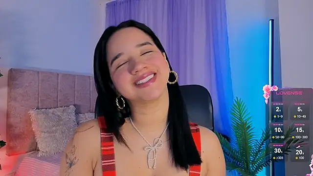 Snapshot of emilyrouxe chatting on November 10, 2025, 4:17 pm emilyrouxe online show from November 10, 2025, 4:17 pm