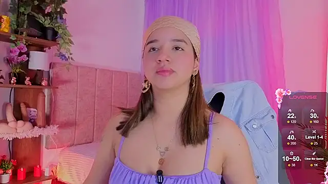 Snapshot of emilyrouxe chatting on November 22, 2025, 3:33 pm emilyrouxe online show from November 22, 2025, 3:33 pm