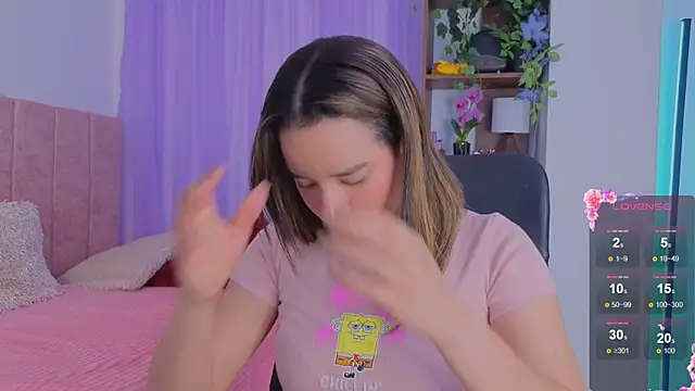 Snapshot of emilyrouxe chatting on December 21, 2025, 6:15 pm emilyrouxe online show from December 21, 2025, 6:15 pm