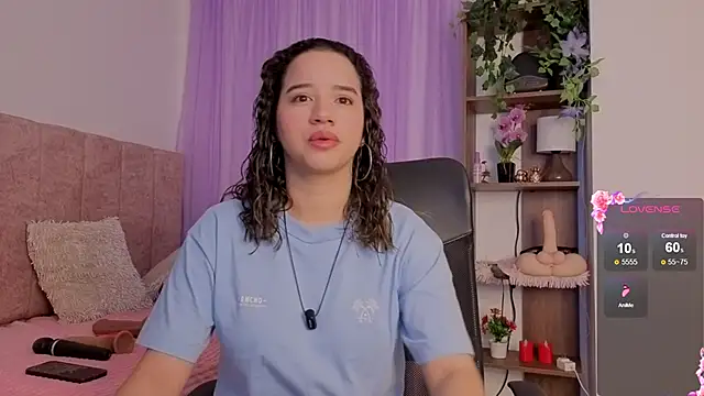 Snapshot of emilyrouxe chatting on January 7, 2026, 2:19 pm emilyrouxe online show from January 7, 2026, 2:19 pm