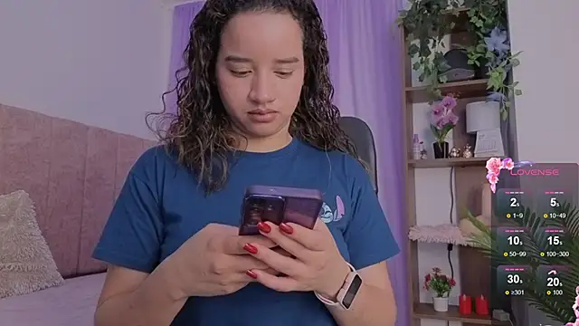 Snapshot of emilyrouxe chatting on January 17, 2026, 3:39 pm emilyrouxe online show from January 17, 2026, 3:39 pm