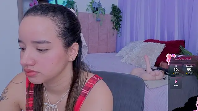 Snapshot of emilyrouxe chatting on February 21, 2026, 3:46 pm emilyrouxe online show from February 21, 2026, 3:46 pm