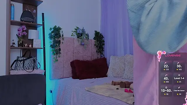 Snapshot of emilyrouxe chatting on February 26, 2026, 4:17 pm emilyrouxe online show from February 26, 2026, 4:17 pm