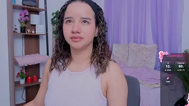 Snapshot of emilyrouxe chatting on February 28, 2026, 1:45 pm emilyrouxe online show from February 28, 2026, 1:45 pm