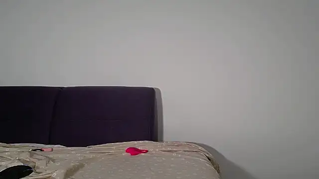 Julianna68 online show from September 17, 2025, 5:36 pm