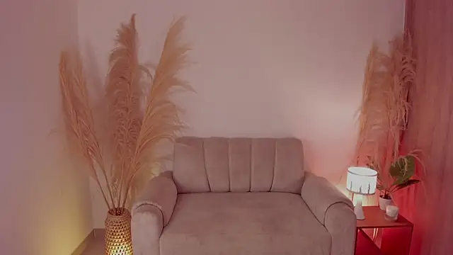 sara gwen online show from October 8, 2025, 1:03 am