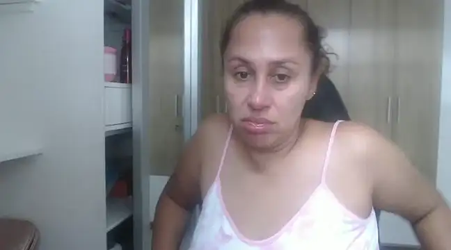 RoxanaLove9 online show from February 19, 2025, 9:14 pm