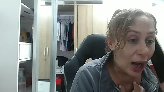 RoxanaLove9 online show from March 8, 2025, 2:45 am