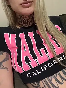 hotskinny1 online show from December 10, 2024, 5:55 pm