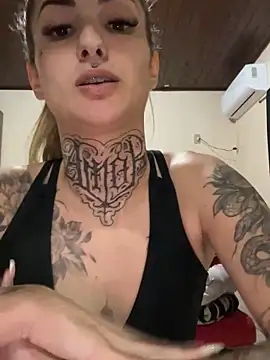 hotskinny1 online show from December 18, 2024, 9:29 pm