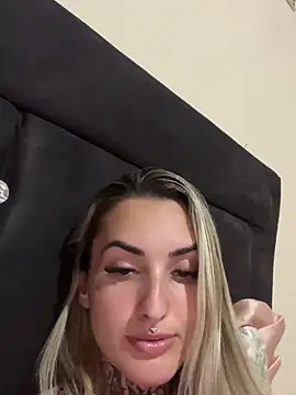 hotskinny1 online show from February 14, 2025, 4:41 pm