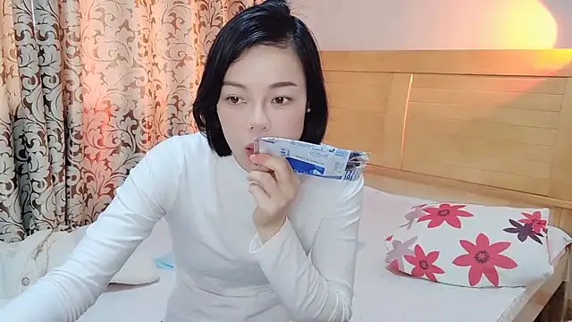 Linda-LL online show from March 1, 2025, 5:52 am