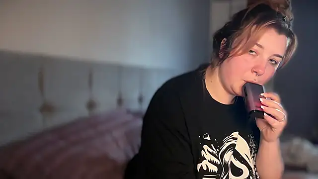 Curvy Rosie99 online show from April 16, 2026, 3:57 pm