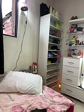 paisitahot1975 online show from March 4, 2026, 10:38 pm