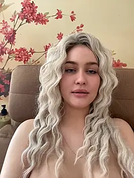 KikiWatson online show from January 9, 2025, 11:03 am