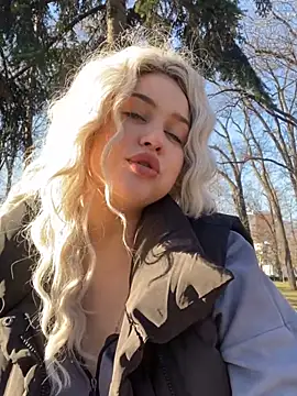 KikiWatson online show from January 10, 2025, 11:11 am