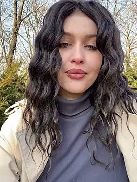 KikiWatson online show from February 12, 2025, 12:01 pm