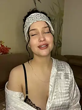 KikiWatson online show from March 1, 2025, 5:05 pm