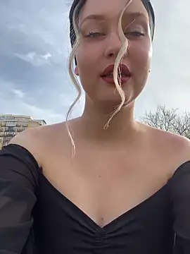 KikiWatson online show from March 15, 2025, 7:09 am