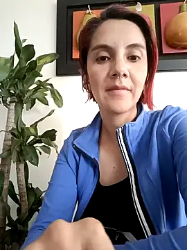 your red rose  online show from January 11, 2025, 5:40 pm