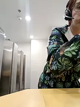 your red rose  online show from January 17, 2025, 7:16 pm