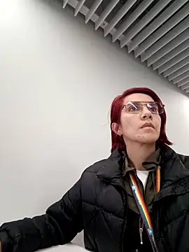 your red rose  online show from March 6, 2025, 9:09 pm