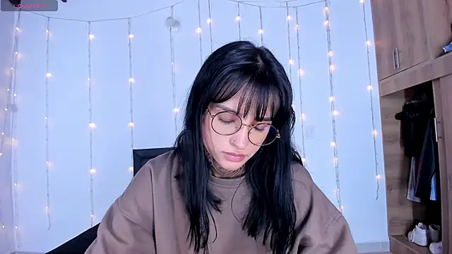 medussa13  online show from February 25, 2025, 1:09 am