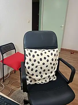 JennyCoquine online show from June 27, 2026, 8:30 am