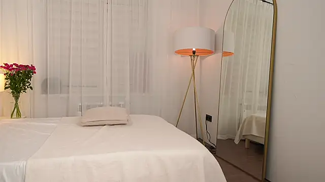 Peopleneedlove144 online show from November 11, 2025, 1:44 pm