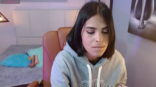 Snapshot of AlessiaVal_ chatting on March 7, 2025, 12:12 pm AlessiaVal online show from March 7, 2025, 12:12 pm