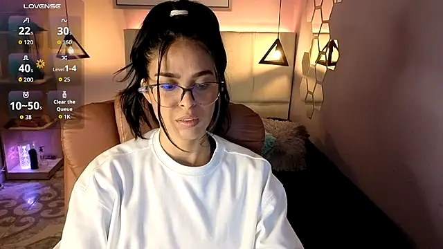 Snapshot of AlessiaVal_ chatting on October 2, 2025, 2:13 pm AlessiaVal online show from October 2, 2025, 2:13 pm