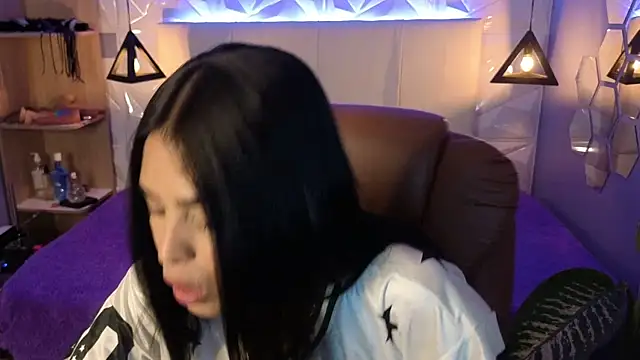 AlessiaVal  online show from December 18, 2025, 5:30 pm