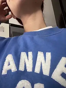 HannaRhodes online show from January 25, 2025, 12:37 pm