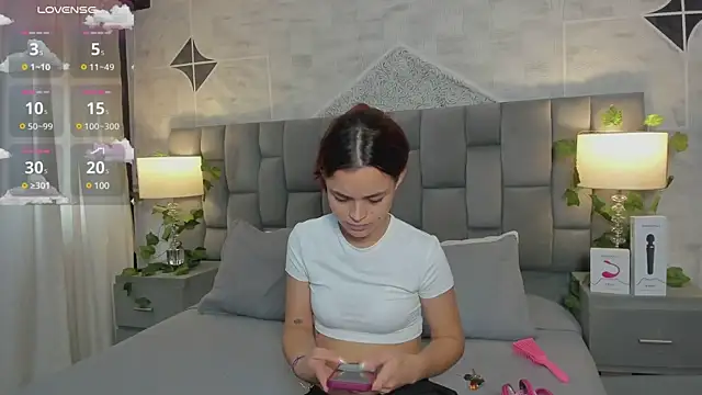 HannaRhodes online show from February 10, 2025, 1:33 pm