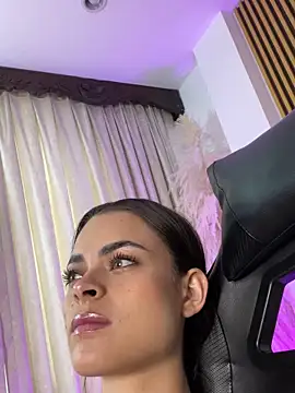 HannaRhodes online show from September 12, 2025, 1:33 pm