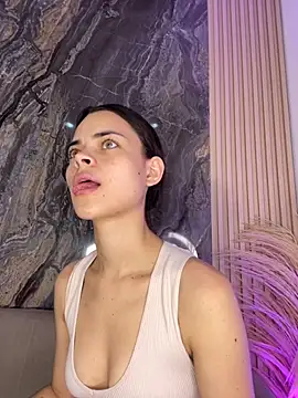 HannaRhodes online show from September 18, 2025, 1:24 pm