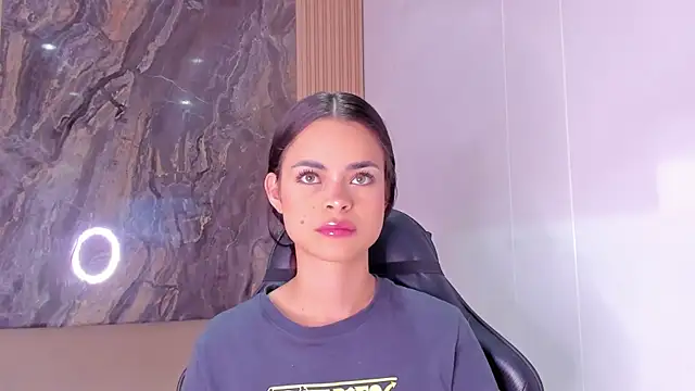 HannaRhodes online show from September 24, 2025, 1:14 pm