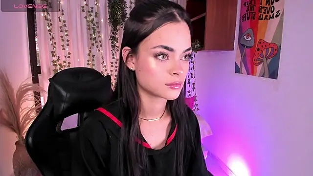 HannaRhodes online show from December 5, 2025, 4:14 pm