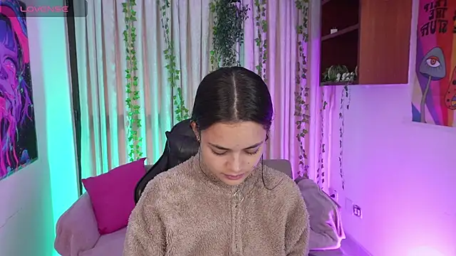 HannaRhodes online show from February 2, 2026, 1:43 pm