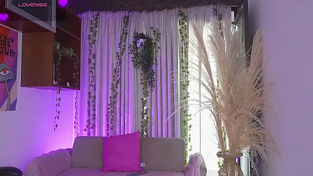 HannaRhodes online show from March 17, 2026, 1:58 pm