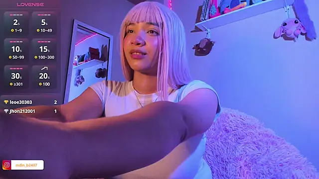 MadelineBenet online show from January 17, 2025, 4:06 am