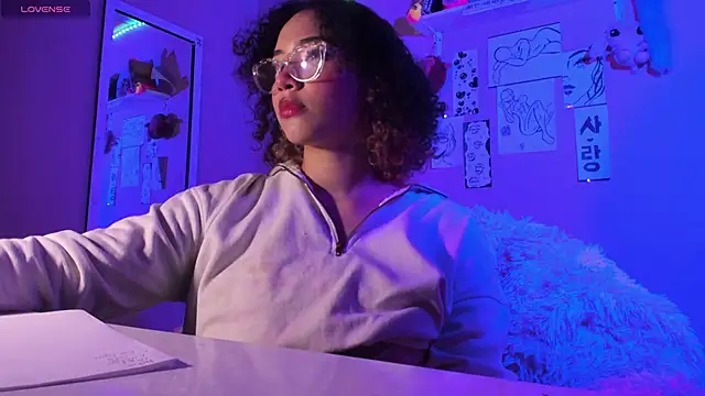 MadelineBenet online show from February 10, 2025, 2:08 am