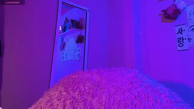 MadelineBenet online show from February 25, 2025, 2:03 am