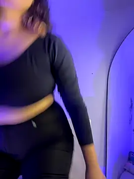 MadelineBenet online show from November 13, 2025, 10:19 pm