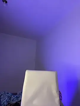 MadelineBenet online show from February 5, 2026, 2:38 am