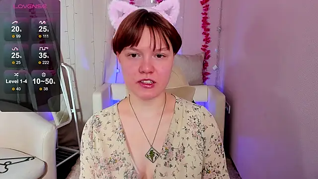 DreamyLuna online show from December 5, 2025, 8:38 pm