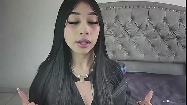 Nesuko kamado  online show from November 10, 2025, 2:16 pm