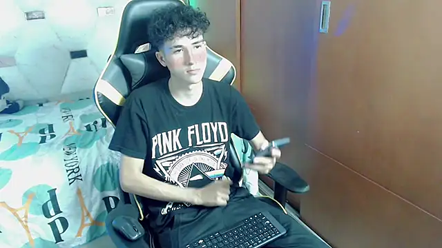 johnny cagee online show from November 18, 2025, 3:34 am